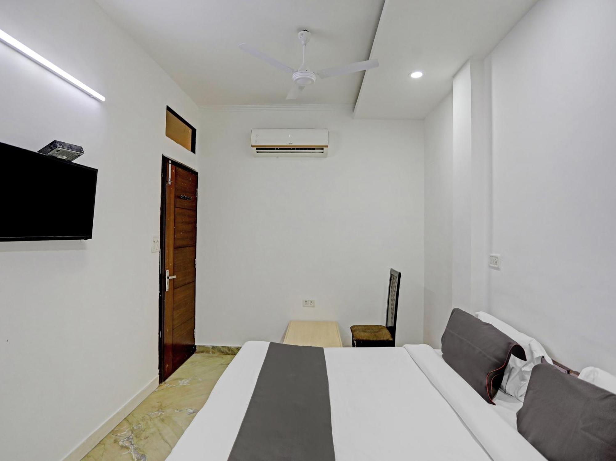 Hotel The Pinaki Residency New Delhi