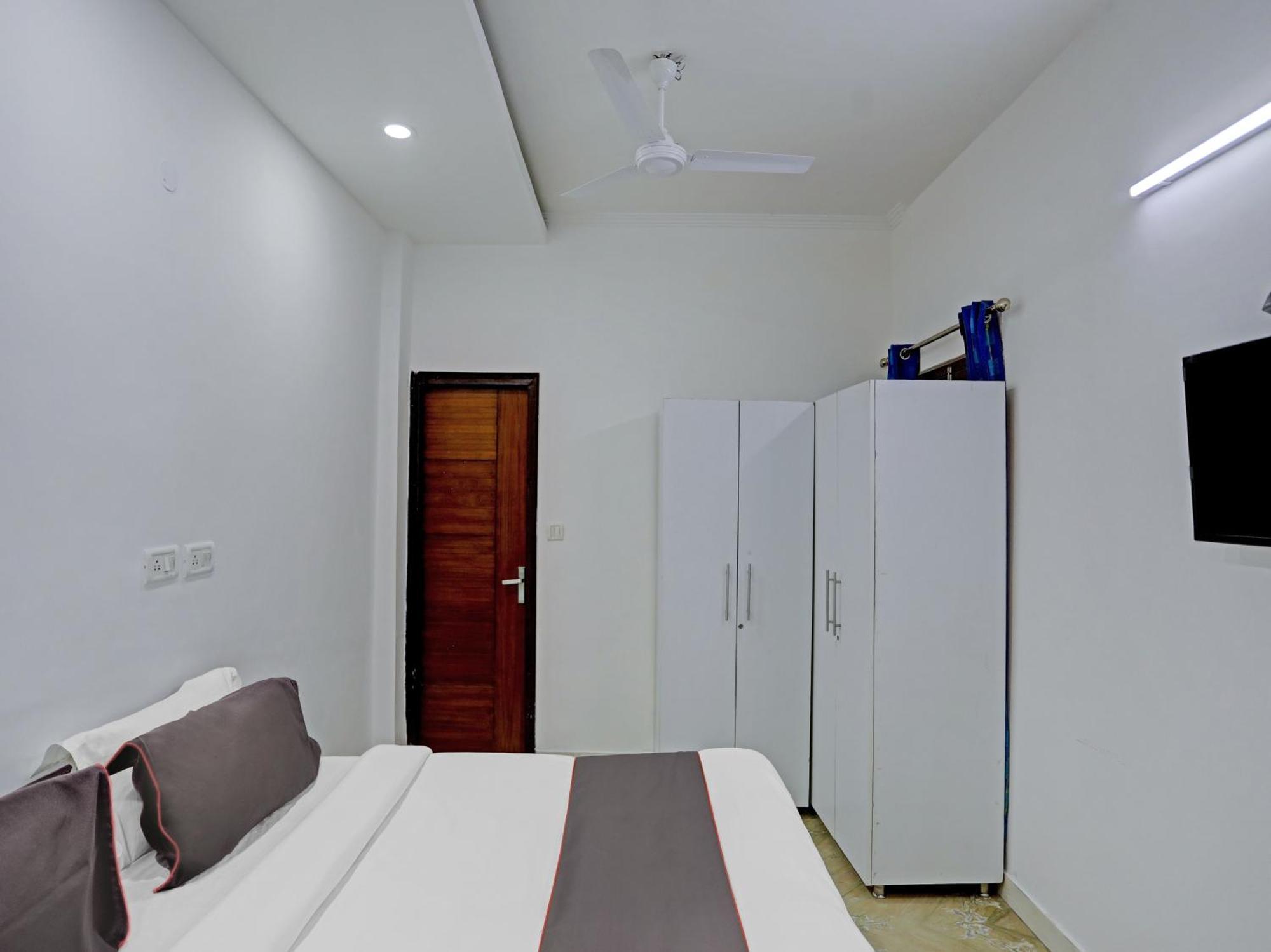 Hotel The Pinaki Residency New Delhi